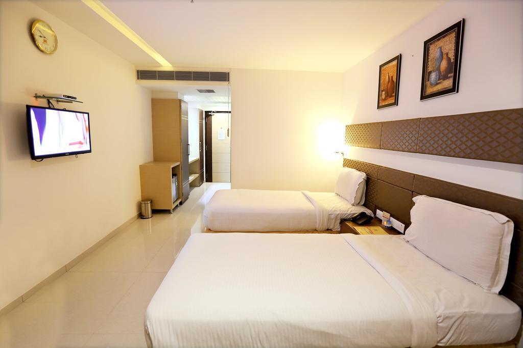 Hotel Sitara Grand Miyapur Hyderabad Værelse billede