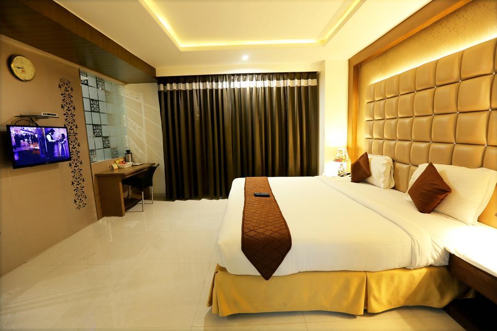 Hotel Sitara Grand Miyapur Hyderabad Værelse billede
